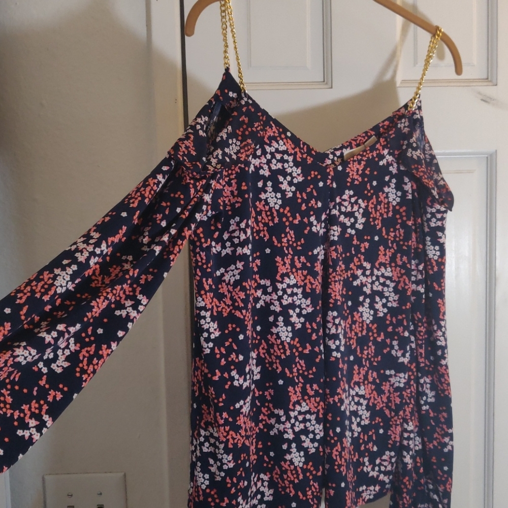 Beautiful cold shoulder gold chain top size L